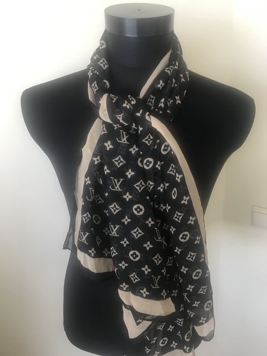 Esarfa Louis Vuitton , impecabila