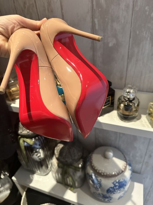 Christian Louboutin обувки Беж