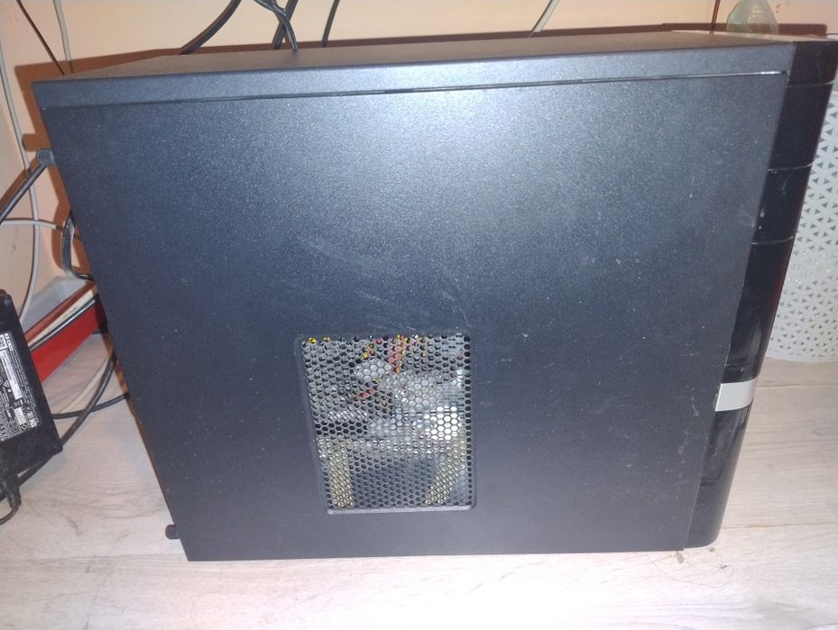 Vând calculator pe părți sau întreg