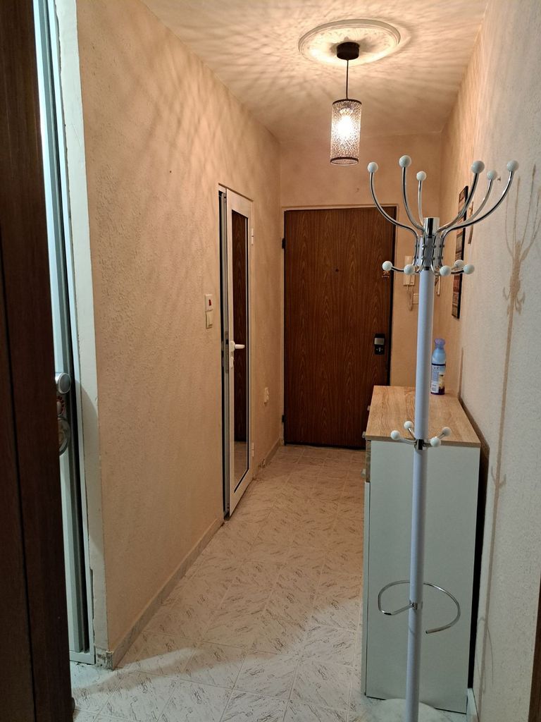Дава се под наем Тристаен апартамент в Ямбол, Аврен - 64 кв.м за 204 € - Снимка #4