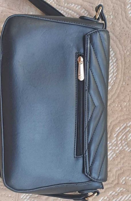 Черна дамска чанта