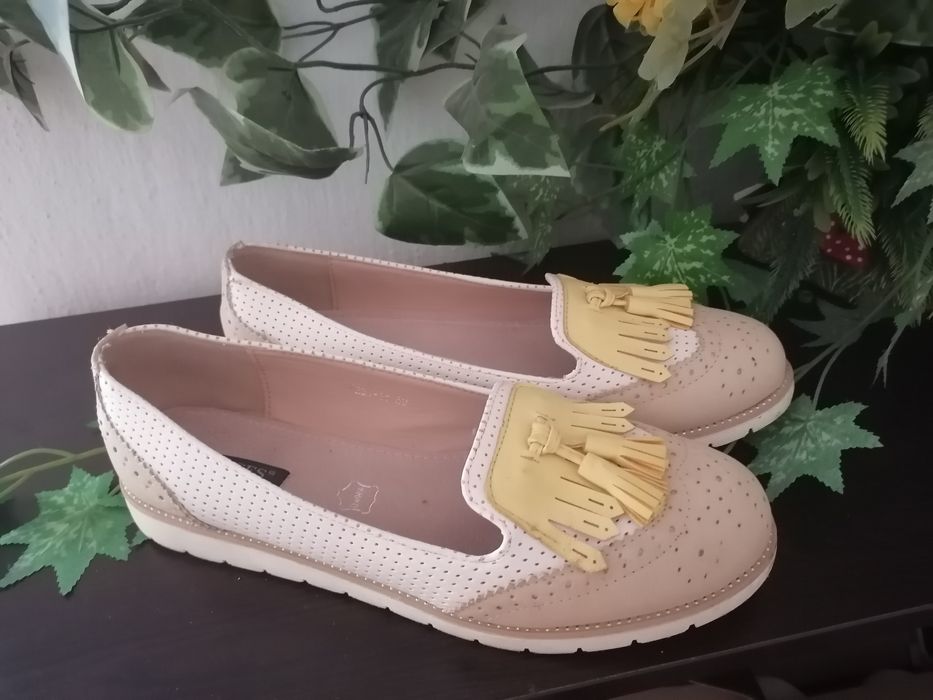 Дамски обувки официални и спортни