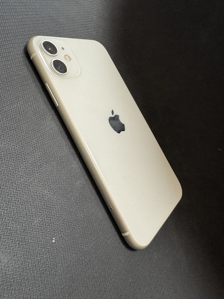 iPhone 11 128gb в отлично състояние