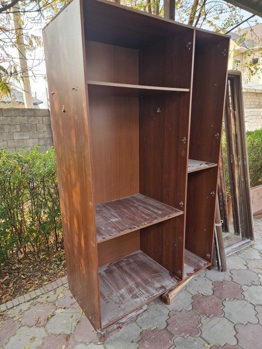 Шкаф бывший в употреблении