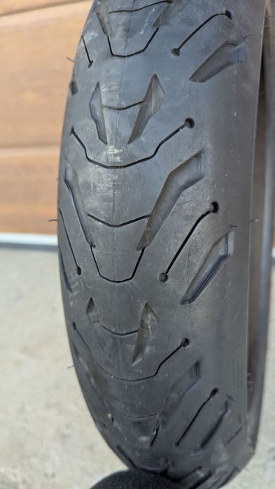 Предна гума 120 70 17 Michelin Road 6 

DOT19

80лв

DOT