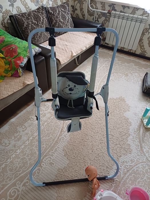 Продам детскую качелю, новая складывания,  очень удобная.
