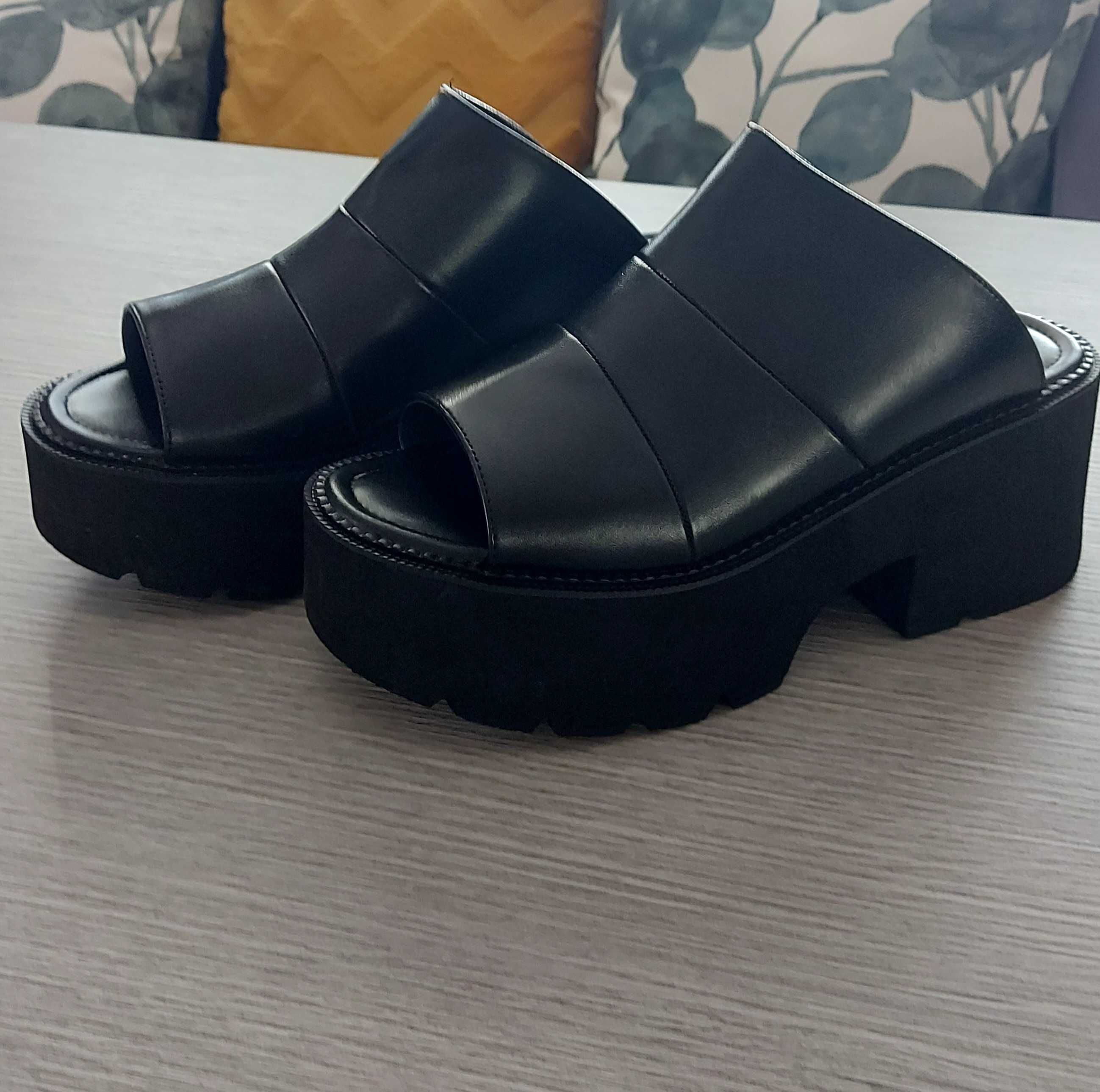 Летни обувки сандали