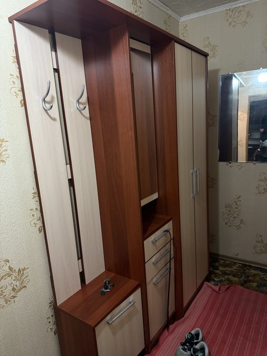 Стенка в прихожую