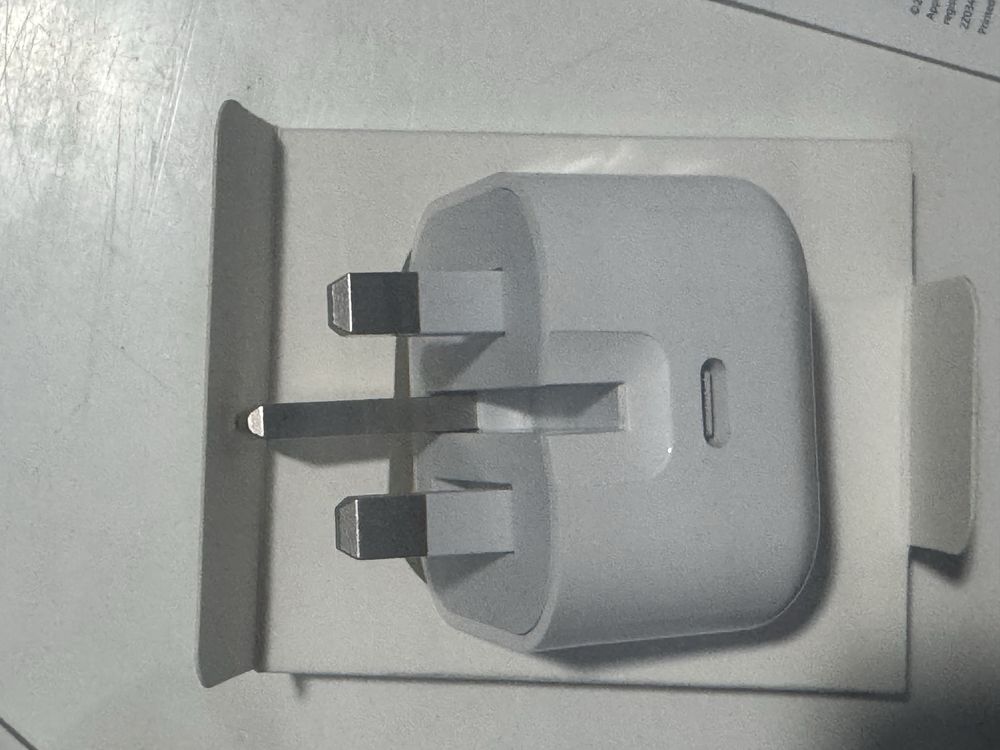 зарядник iphone 20w original usb-c 20w Power Adapter