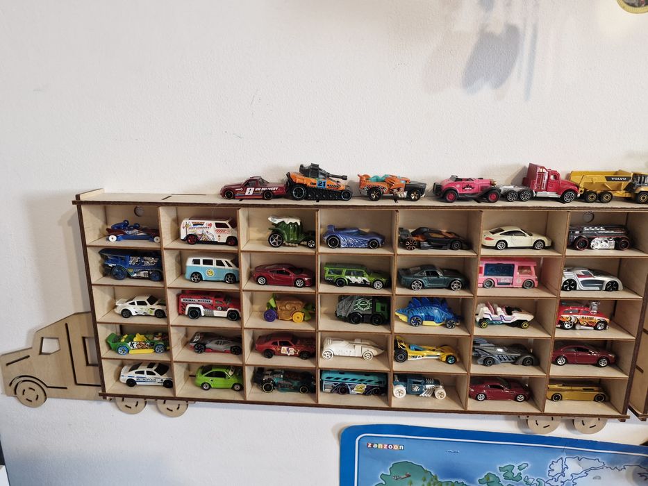 Mașinuțe Hot wheels plus stand perete -camion
