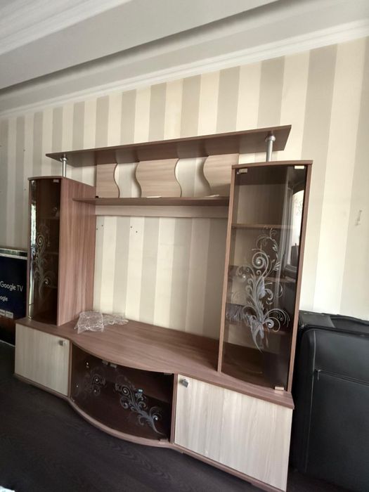 Срочно продам шкаф под телевизор