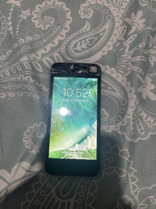Vand iphone 5 cu ecran spart