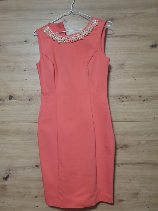 Стилна рокля в коралов цвят