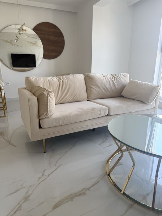 Диван от плюш цвят Сметана