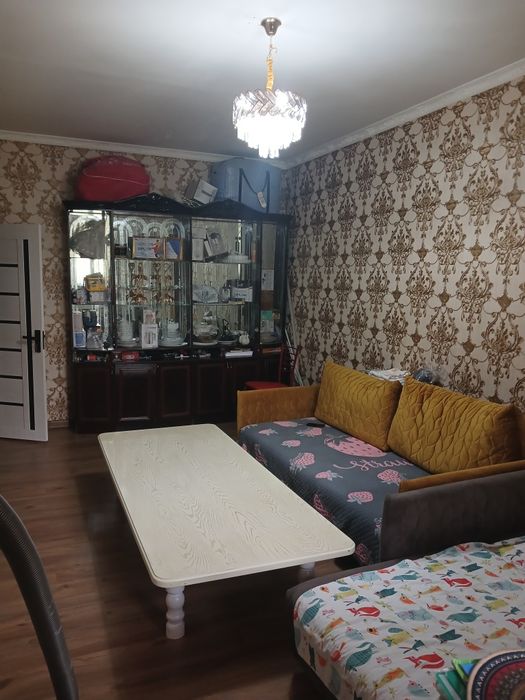 Kvartira sotiladi 68 kv