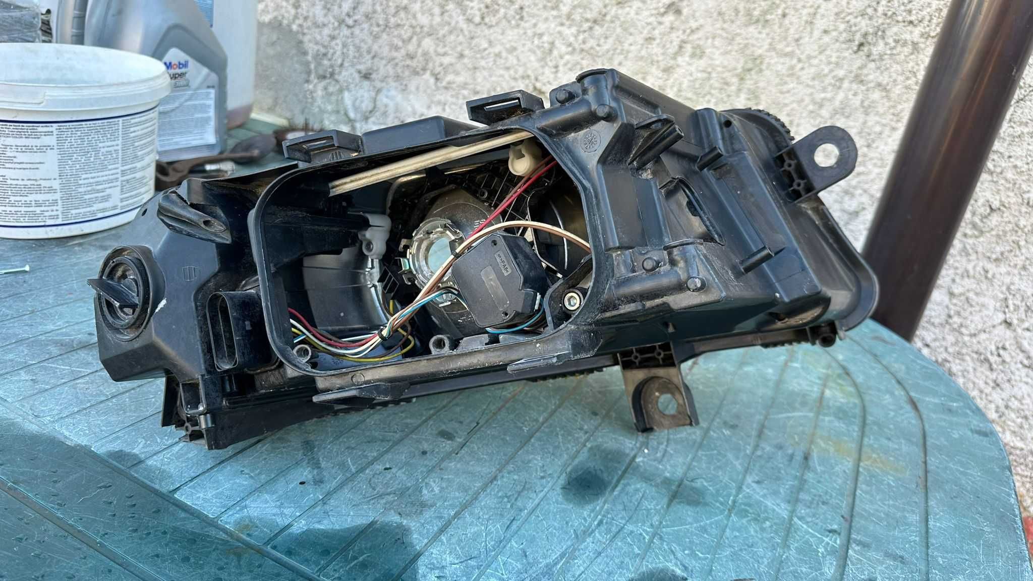 Far Audi A6 stanga