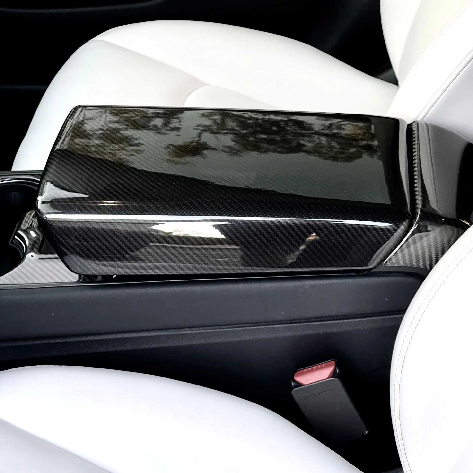 Капак за подлакътник от истински карбон – Tesla Model 3 / Model Y