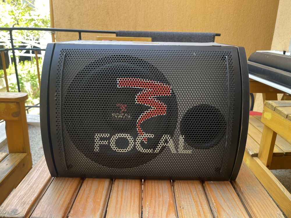 Focal авто subwoofer с усилвател