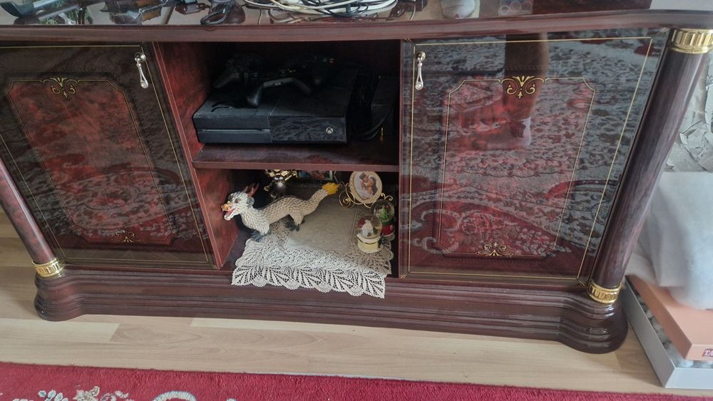 Продаю тумбу под телевизор