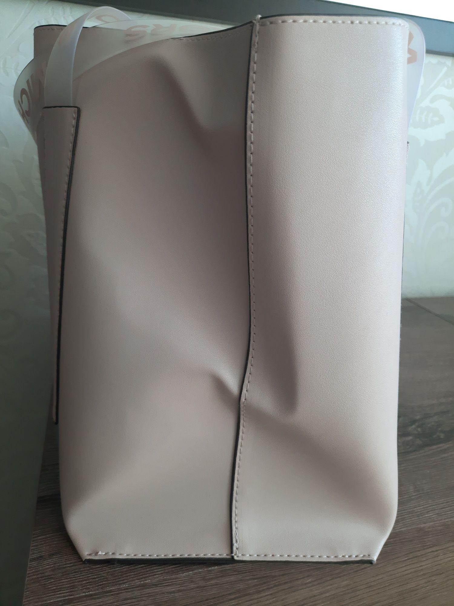 Продавам оригинална чанта MICHAEL KORS Wonderlust