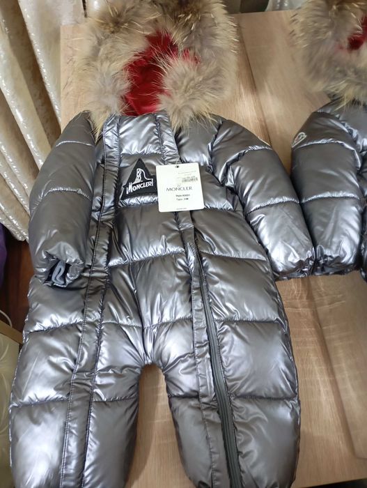 Комбинезон детский утеплённый зимний от фирмы Moncler новый с биркой
