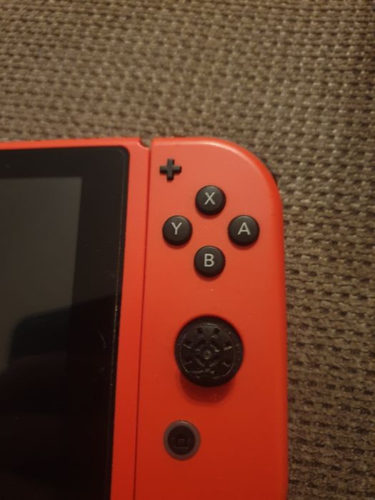 Nintendo switch cu husa și conector la tv