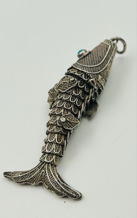 Филигранен сребърна висулка риба с полускъпоценни  тюркоаз на очите
