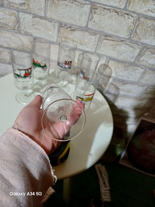 Уникални ретро чаши със ретро коли изобразени