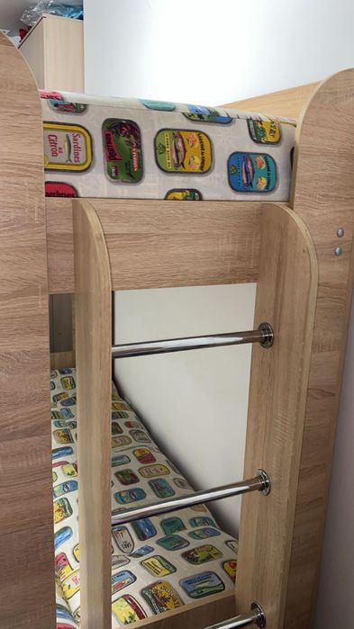 Продам кровать двухяростный б/у, в хорошем состояние