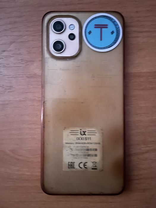 Телефон в отличном состояние работает без нариканий