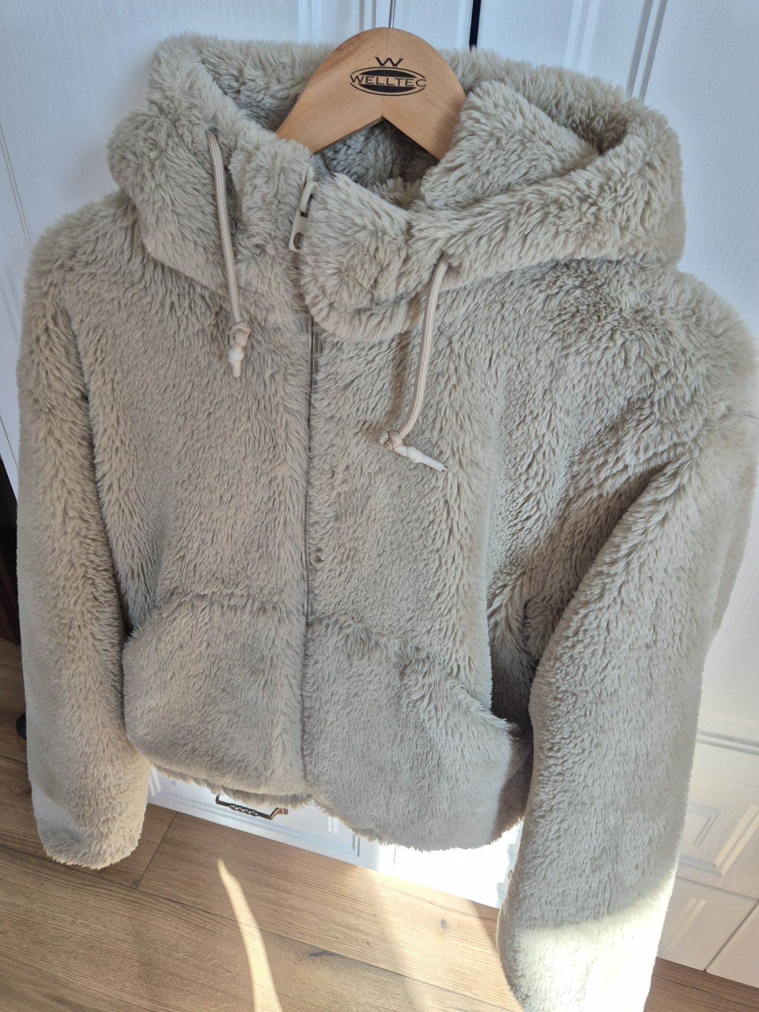 Яке. дълго   H&M. , пухено яке pull &bear