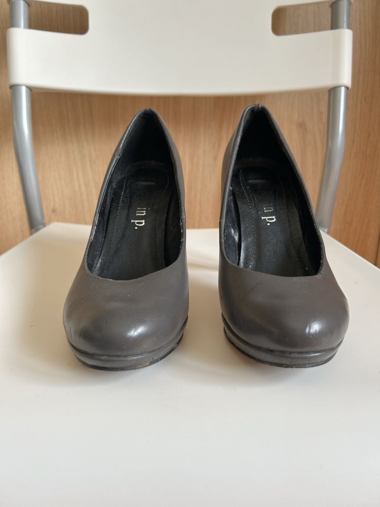 Сиви дамски обувки на ток