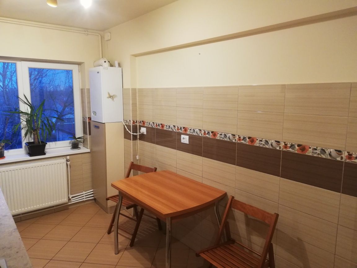 Apartament De Vânzare 2 Camere etaj 4/4zona Gara, Semidecomandat