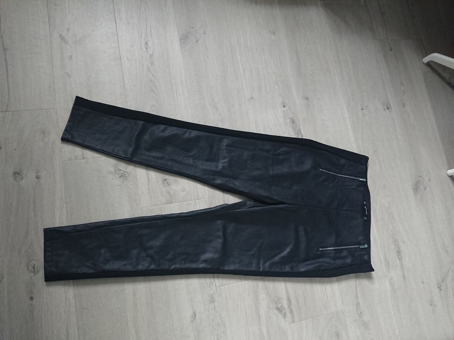 Pantaloni de imitație piele Zara, L femei