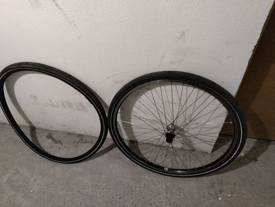 Капла задна Shimano 28 ' и две външни гуми Rubena Flash 28x1.75
