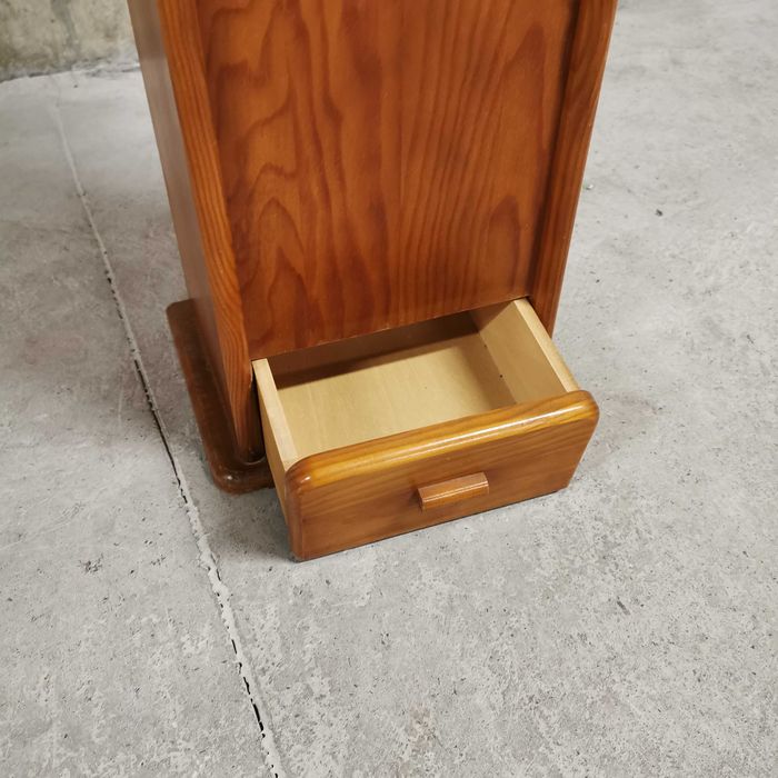 Интересно шкафче в ретро стил