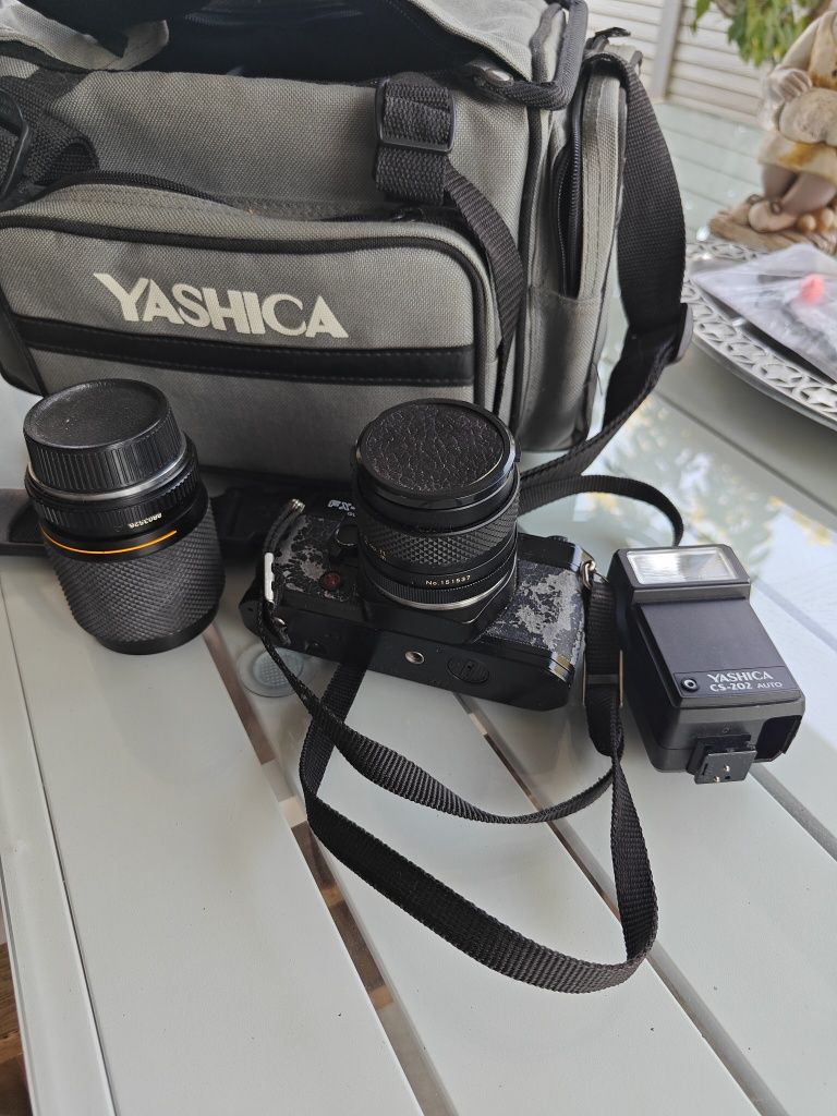 Yashica FX-D quartz obiectiv yashica 28mm 1: 2,8 si 35-105mm 1:3.8-4,8