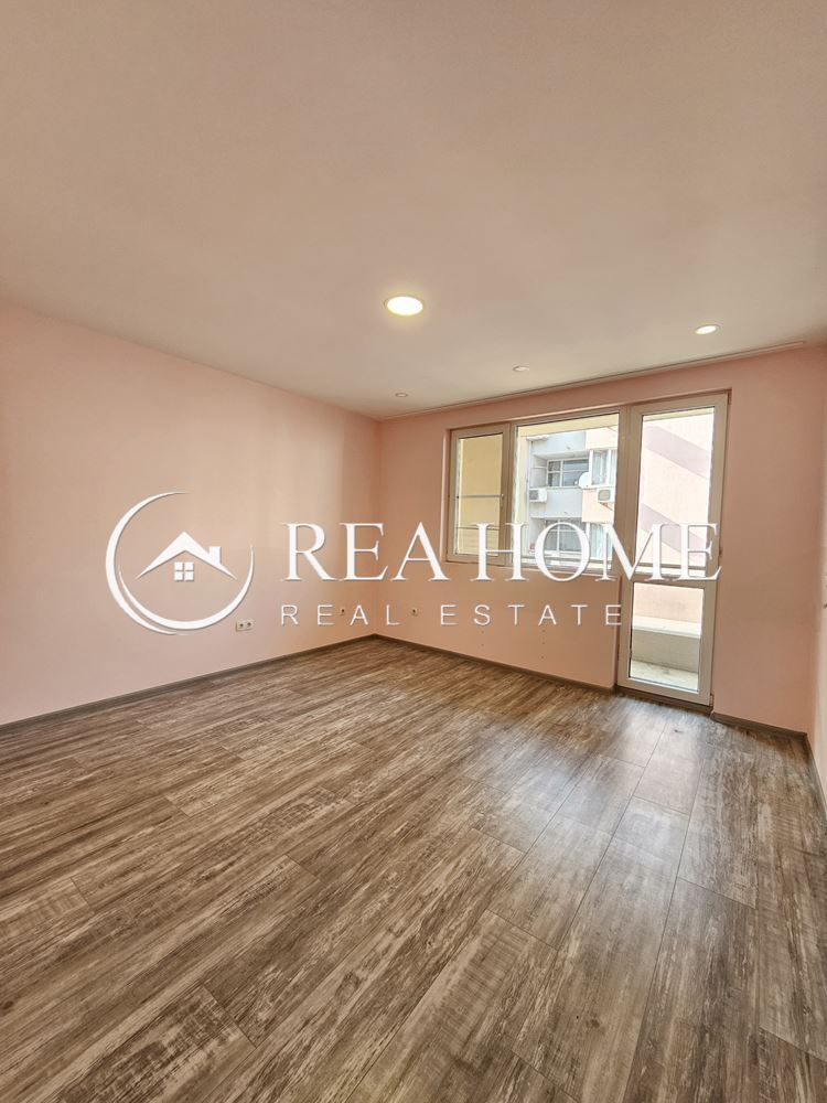 Продава се Двустаен апартамент в София, Център - 82 кв.м за 2927 €/кв.м - Снимка #1