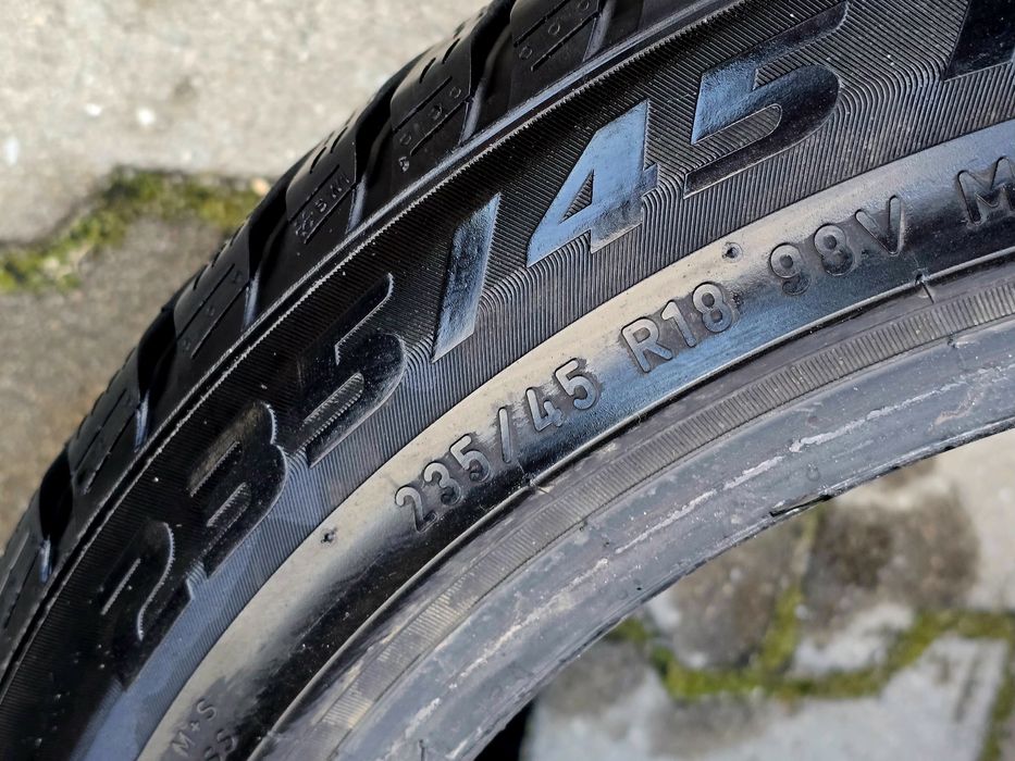 235 45 18 Pirelli