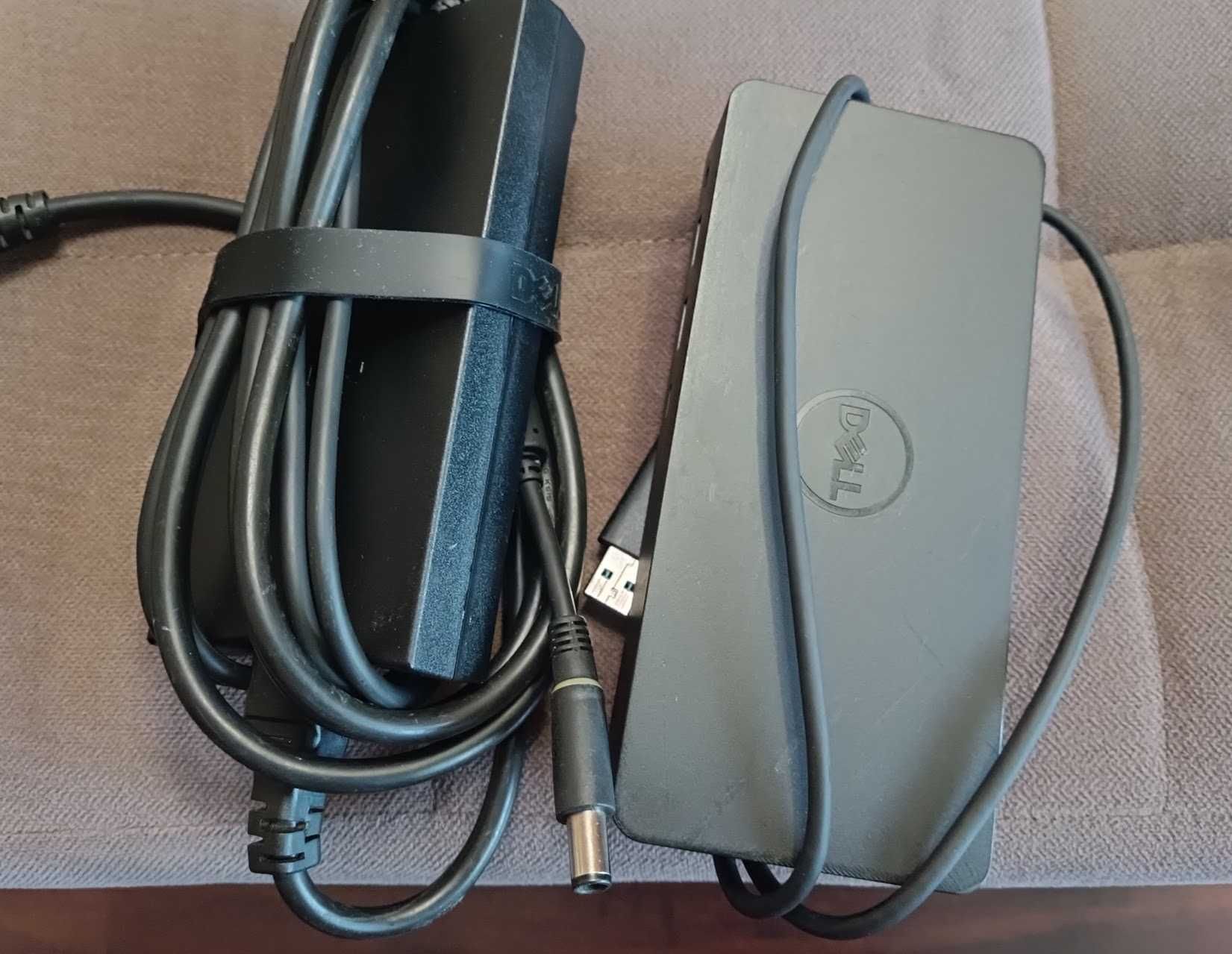 Dell Universal Dock Докинг станция DELL d6000 + захранване 135 вата