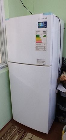 Продается холодильник SAMSUNG оригинал состояние отличное
