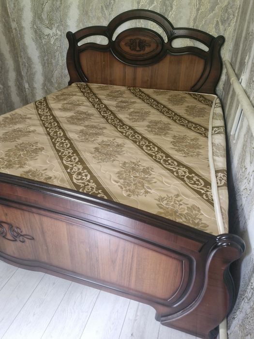Спальная кровать