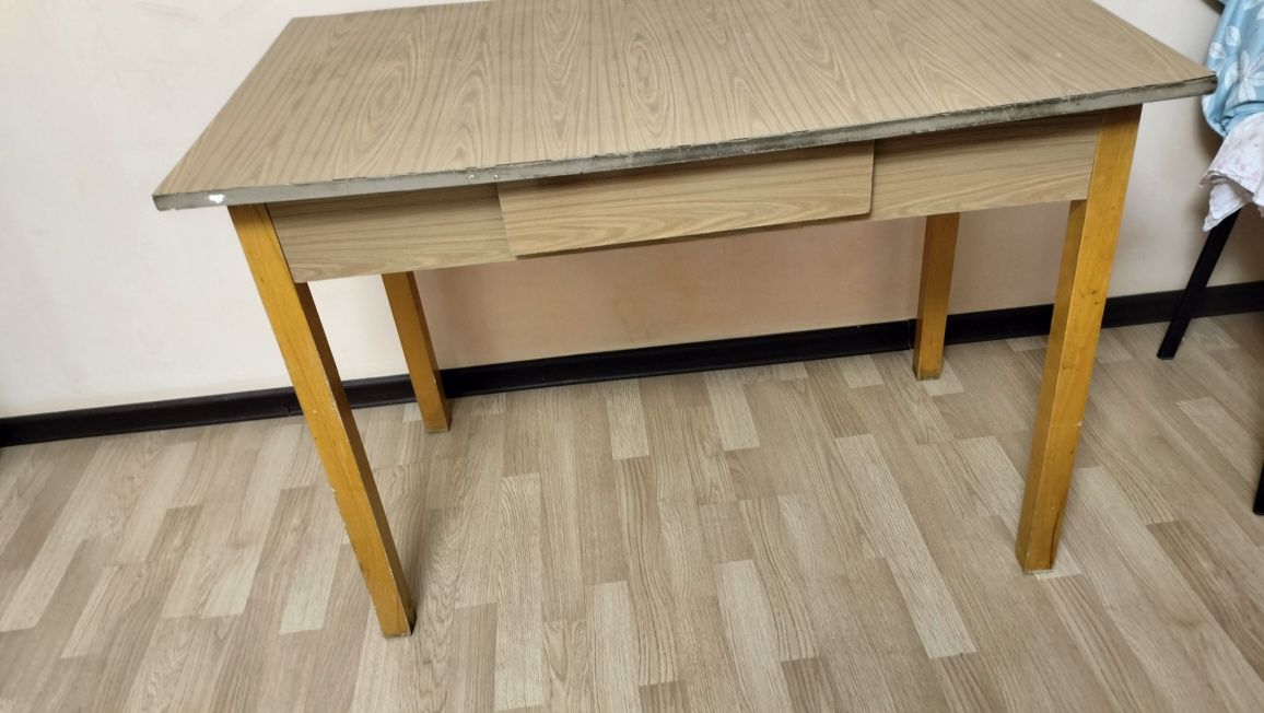 Стол кухонный 105 × 60