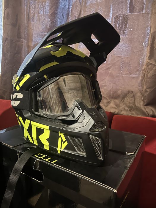 Кросова каска FXR