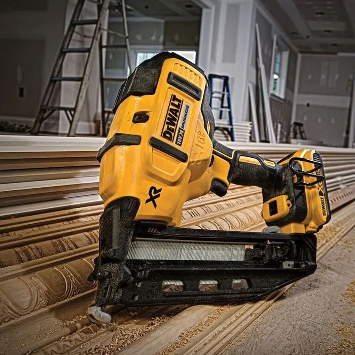 Акумулаторен Такер DeWALT DCN660N 18V XR Brushless