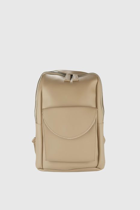 НОВО! ЛИКВИДАЦИЯ! Дамска раница с външен джоб в бежово