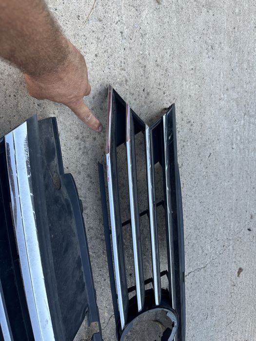 Grilă radiator vw passat b8.