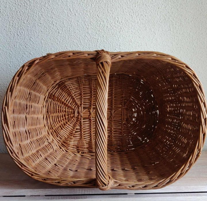 Coș înalt de răchită