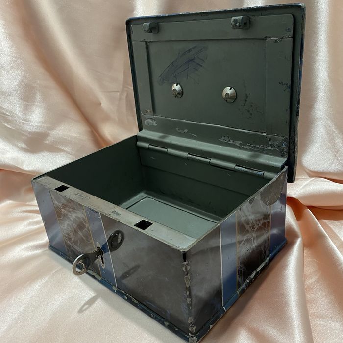 Cutie de valori/seif din fier, grea, cu cheie