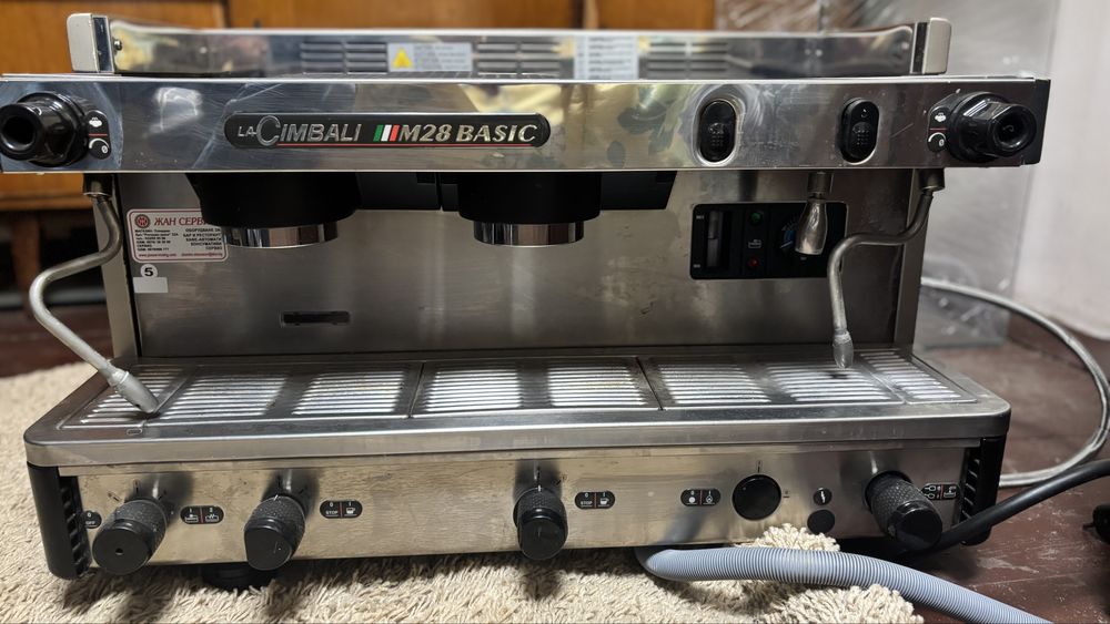 Професионална кафе машина LaCimbali M28-Basic